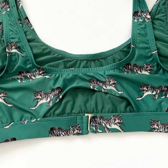 (B21) NEW ModCloth Emerald Green Tiger Print Bikini Top ONLY Cutout Back, Sz 1X - Picture 7 of 9